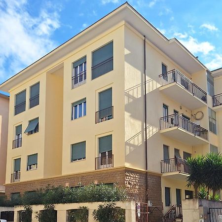 Faby & Fra Apartments Livorno Esterno foto